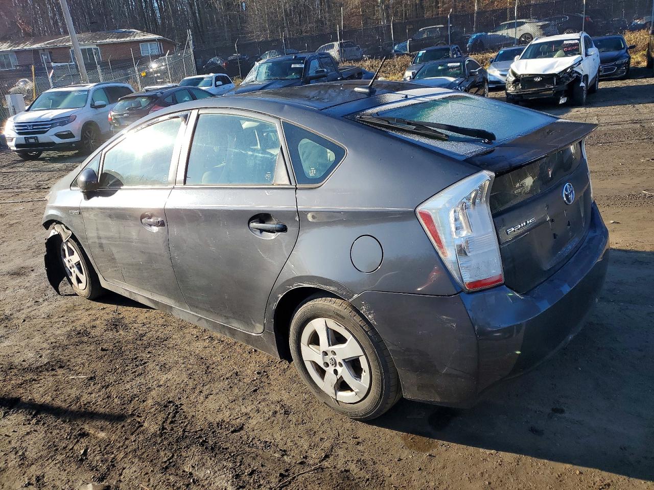 2011 TOYOTA PRIUS photo 2