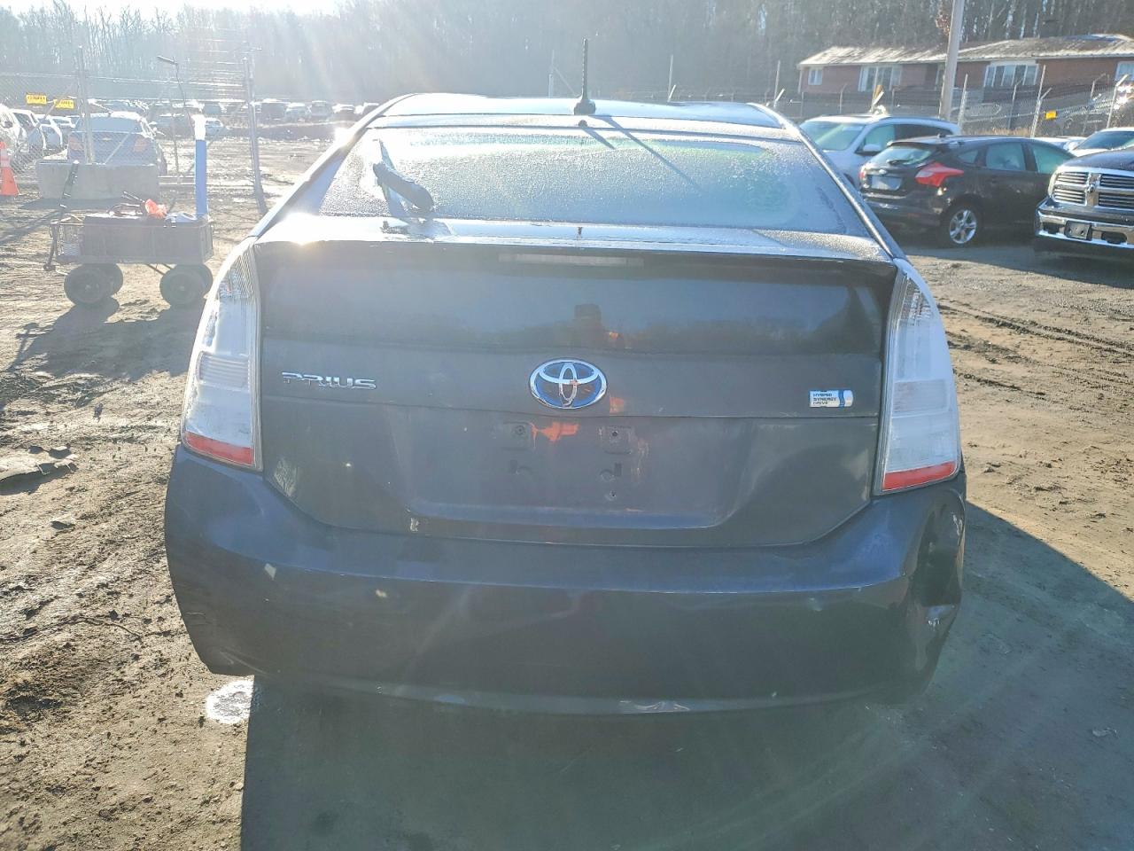 2011 TOYOTA PRIUS photo 6