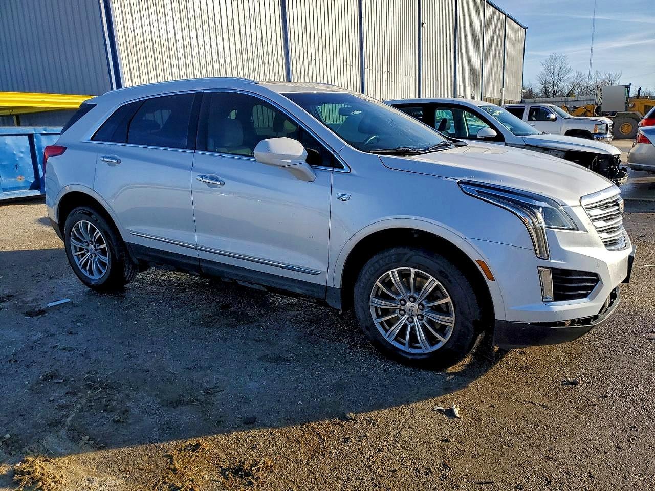2017 CADILLAC XT5 LUXURY photo 4