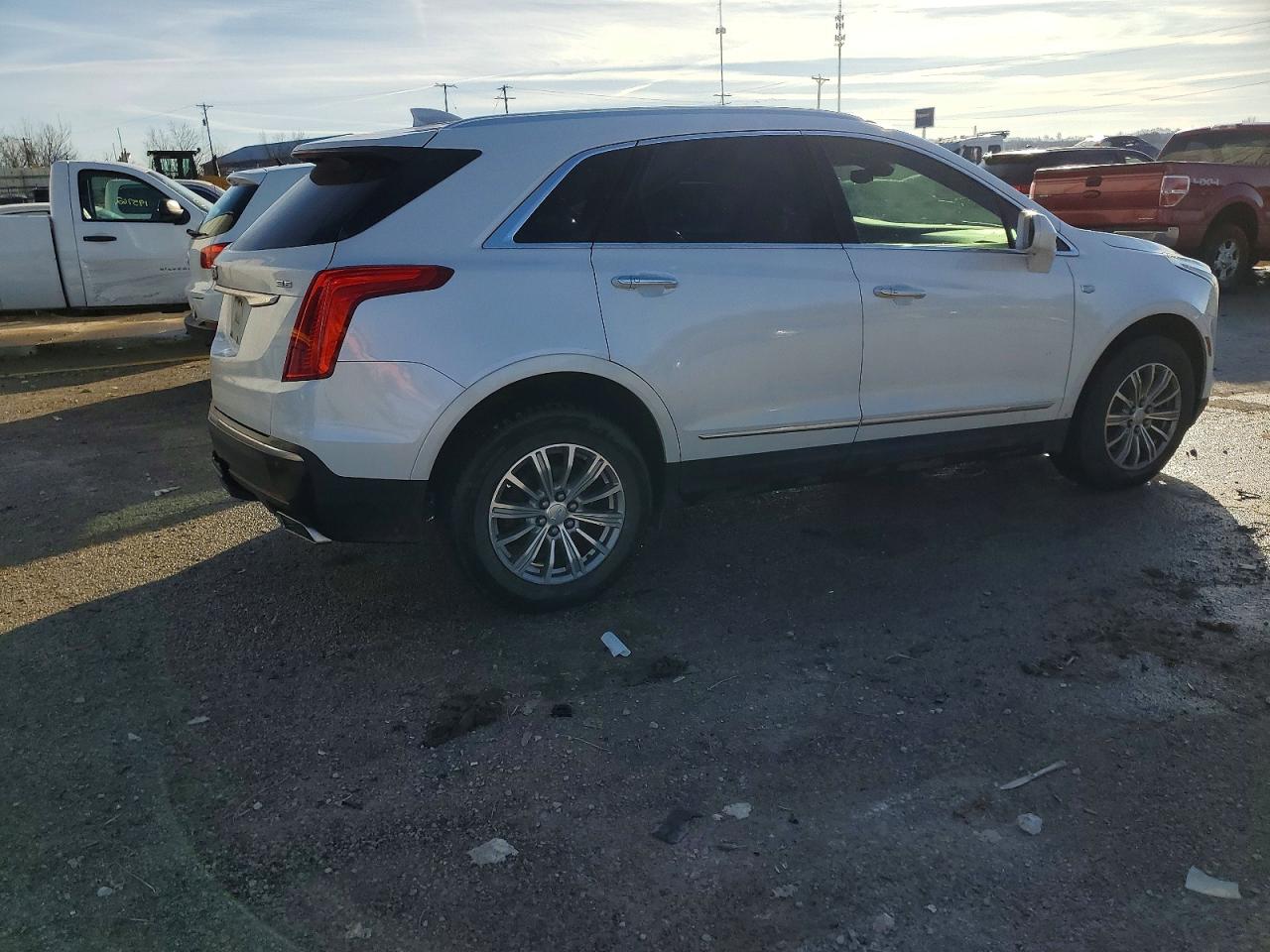 2017 CADILLAC XT5 LUXURY photo 3