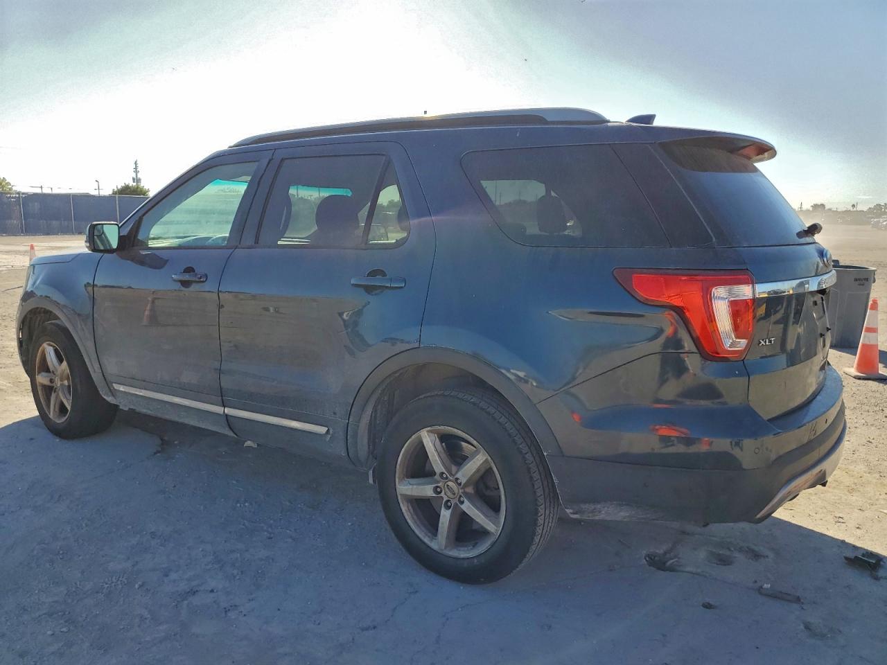 2016 FORD EXPLORER XLT photo 2