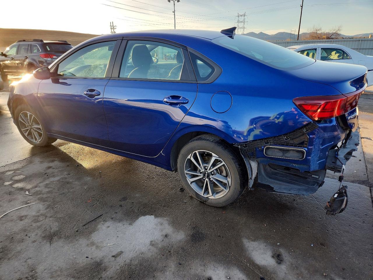 2023 KIA FORTE LX photo 2