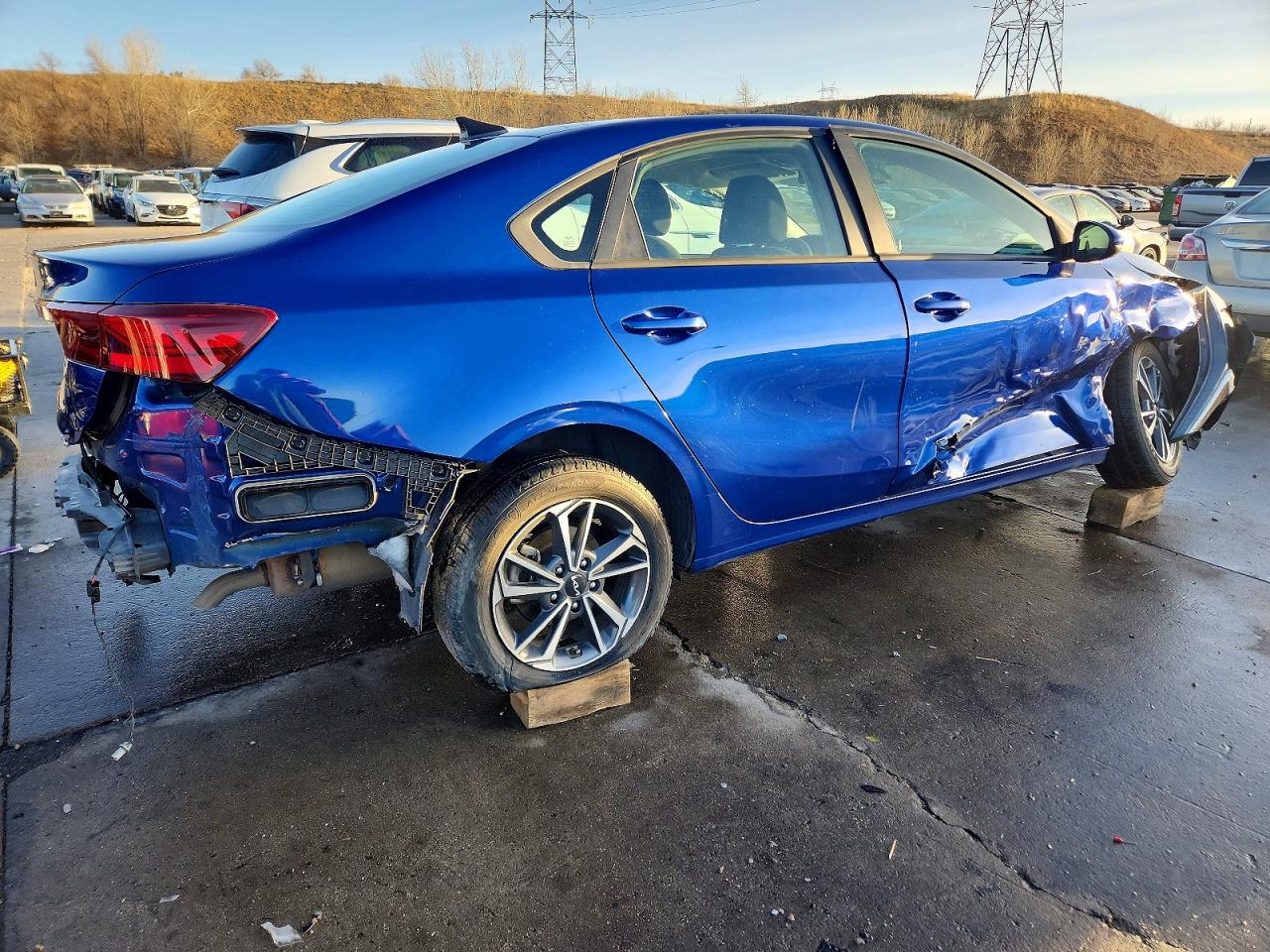 2023 KIA FORTE LX photo 3