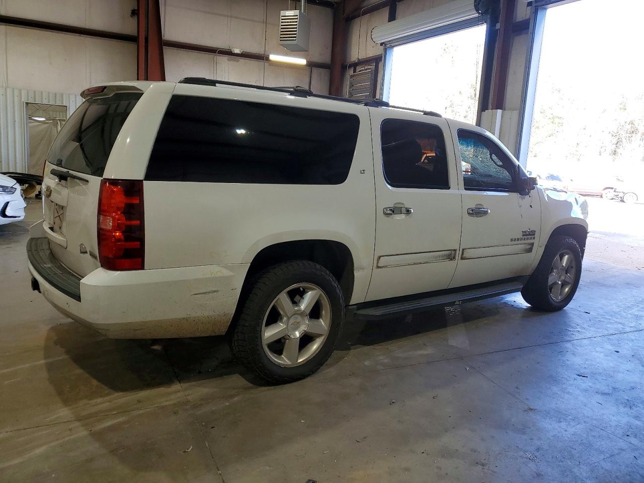 2011 CHEVROLET SUBURBAN C1500 LT photo 3