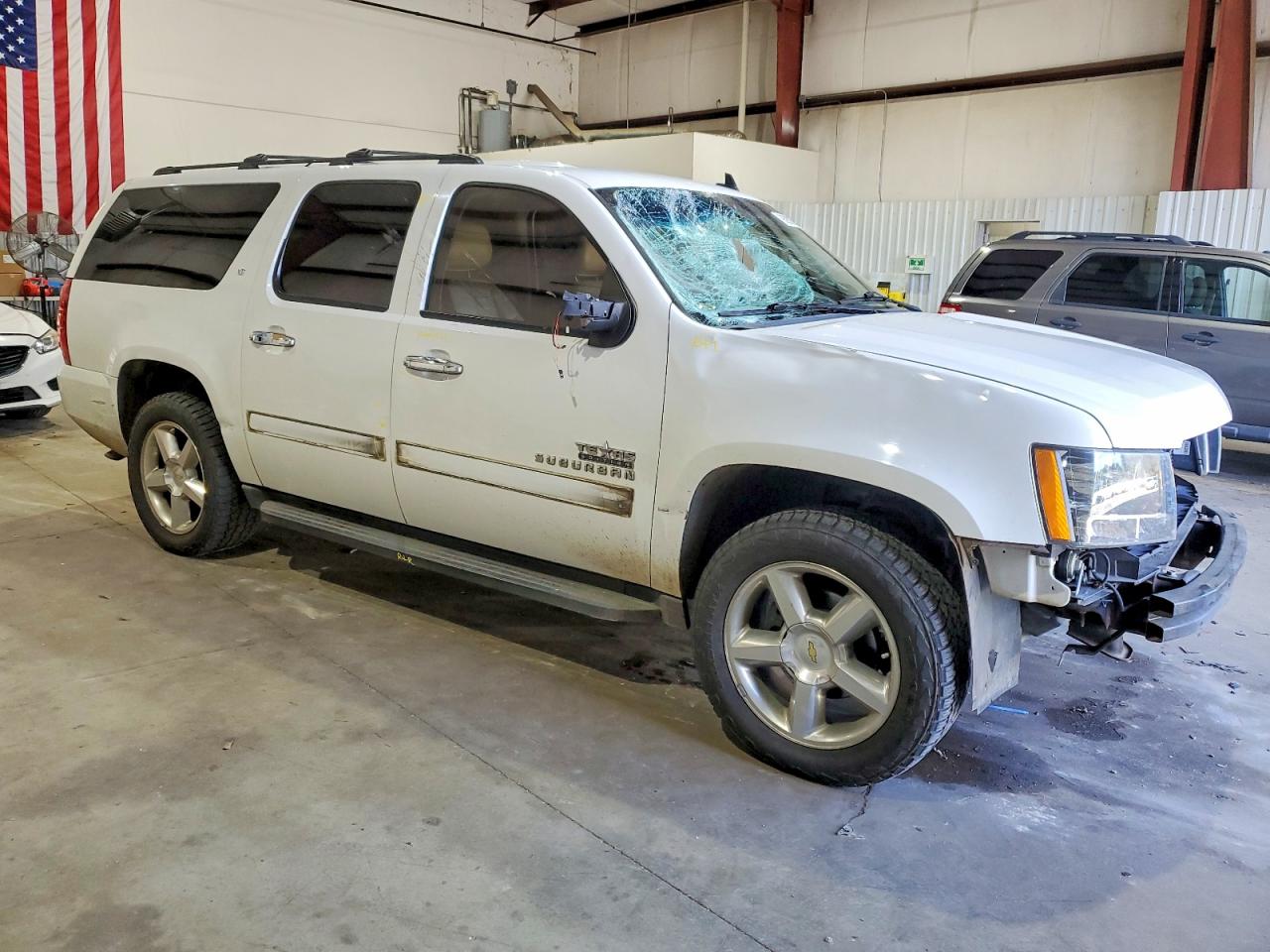 2011 CHEVROLET SUBURBAN C1500 LT photo 4