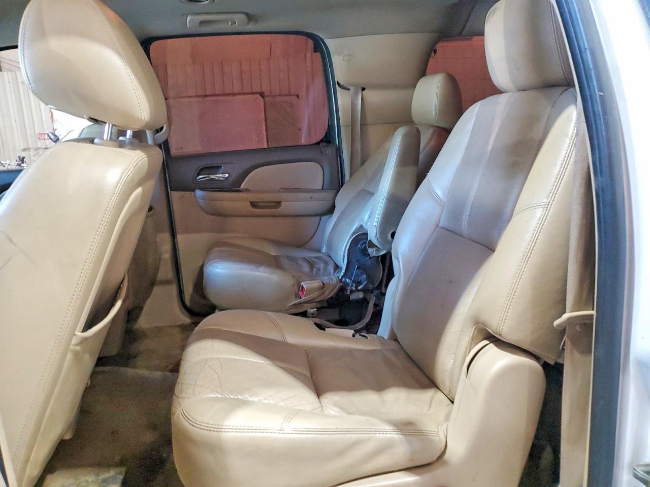 2011 CHEVROLET SUBURBAN C1500 LT photo 10