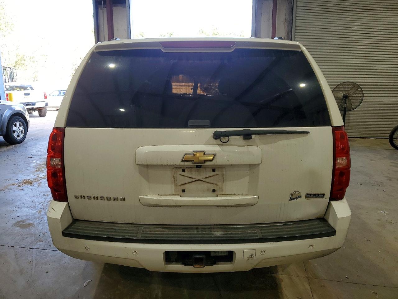 2011 CHEVROLET SUBURBAN C1500 LT photo 6