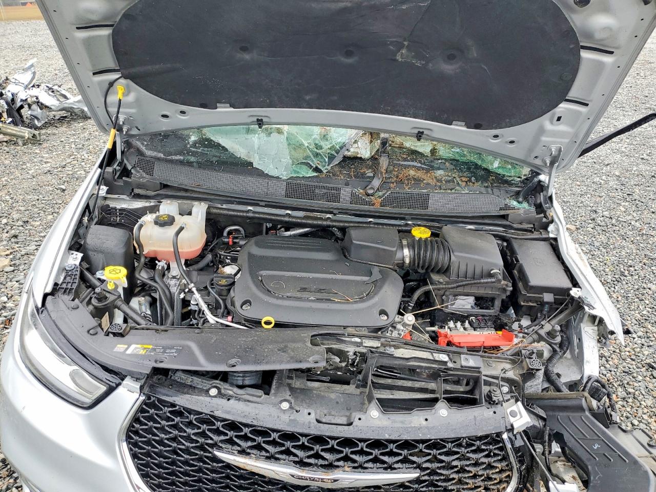 2024 CHRYSLER PACIFICA TOURING L photo 12