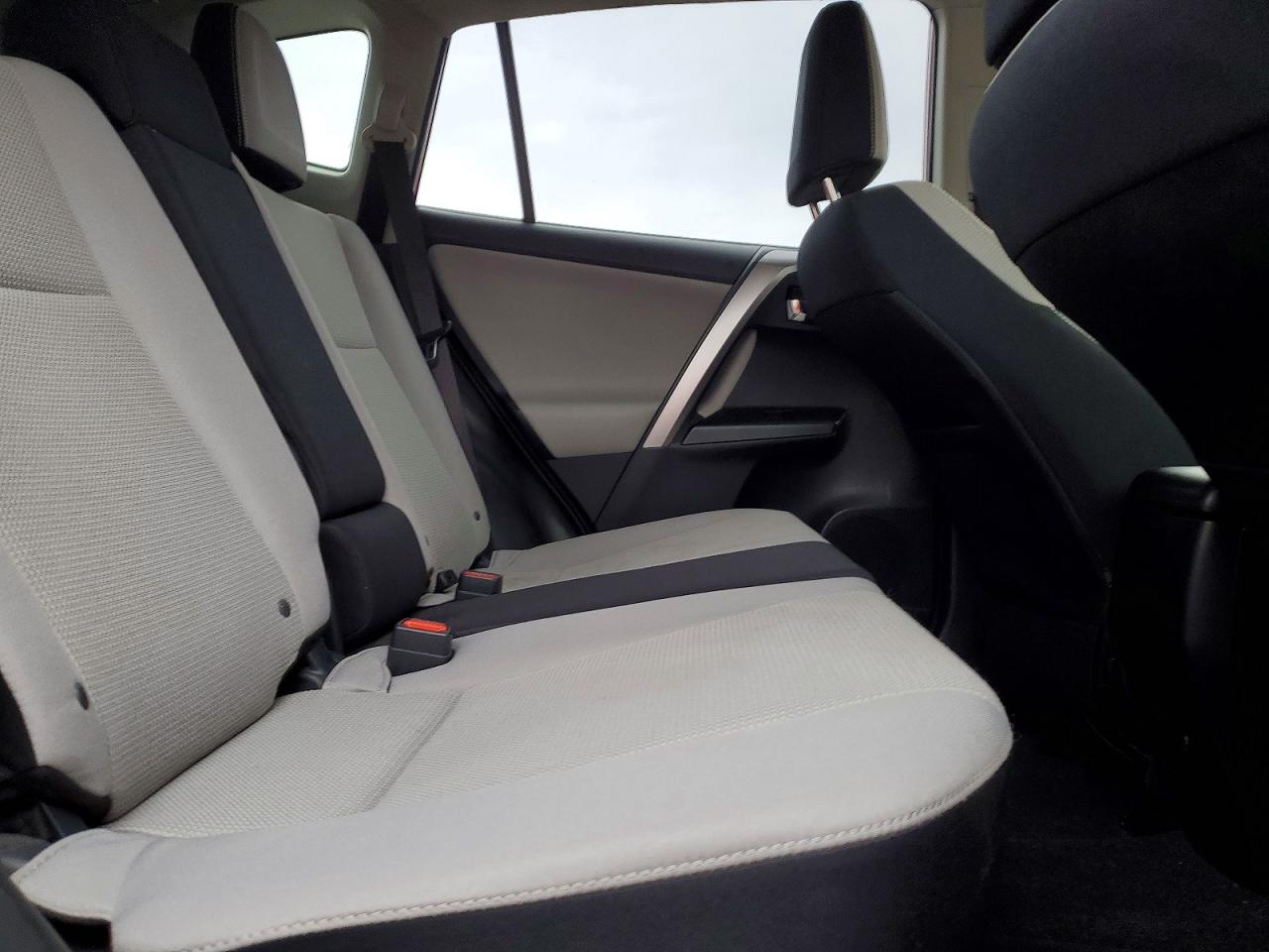 2016 TOYOTA RAV4 XLE photo 11