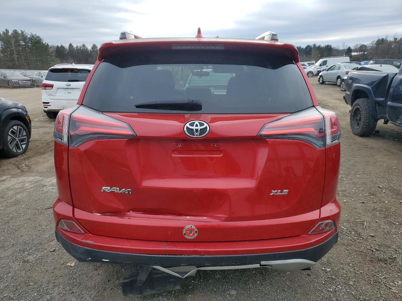2016 TOYOTA RAV4 XLE photo 6