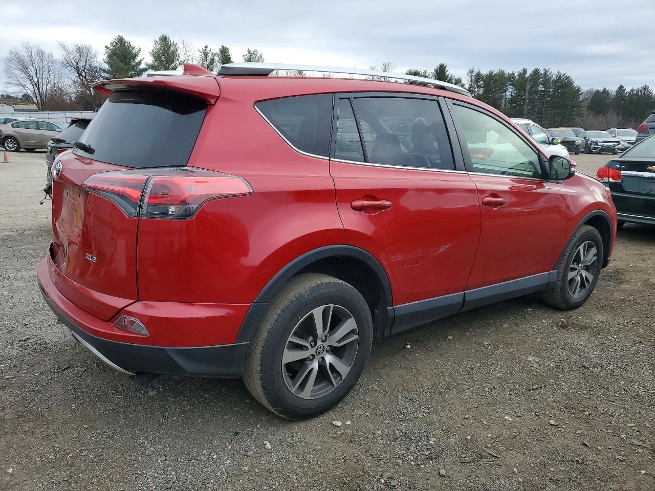 2016 TOYOTA RAV4 XLE photo 3
