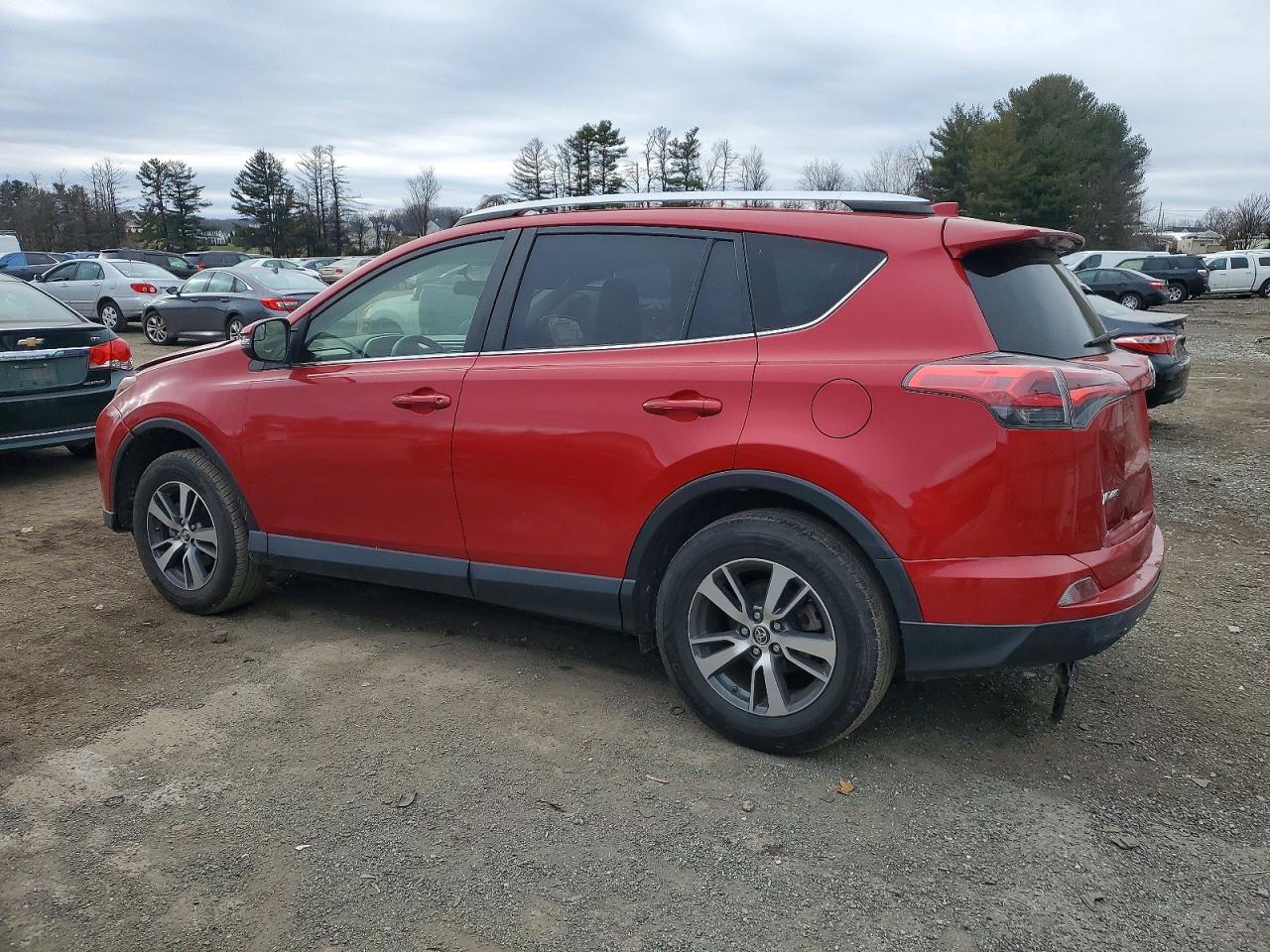2016 TOYOTA RAV4 XLE photo 2