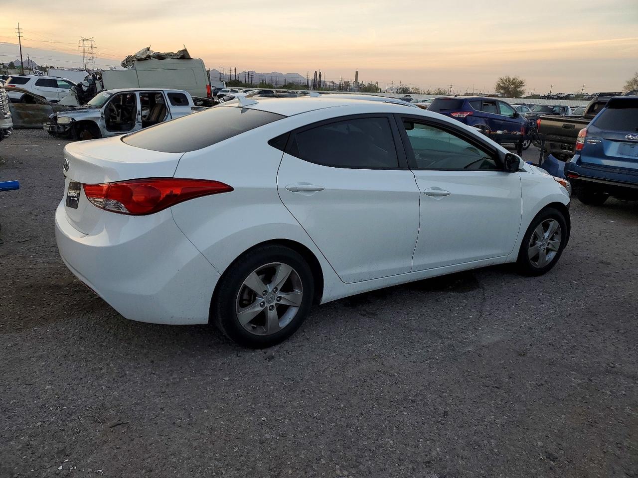 2012 HYUNDAI ELANTRA GLS photo 3