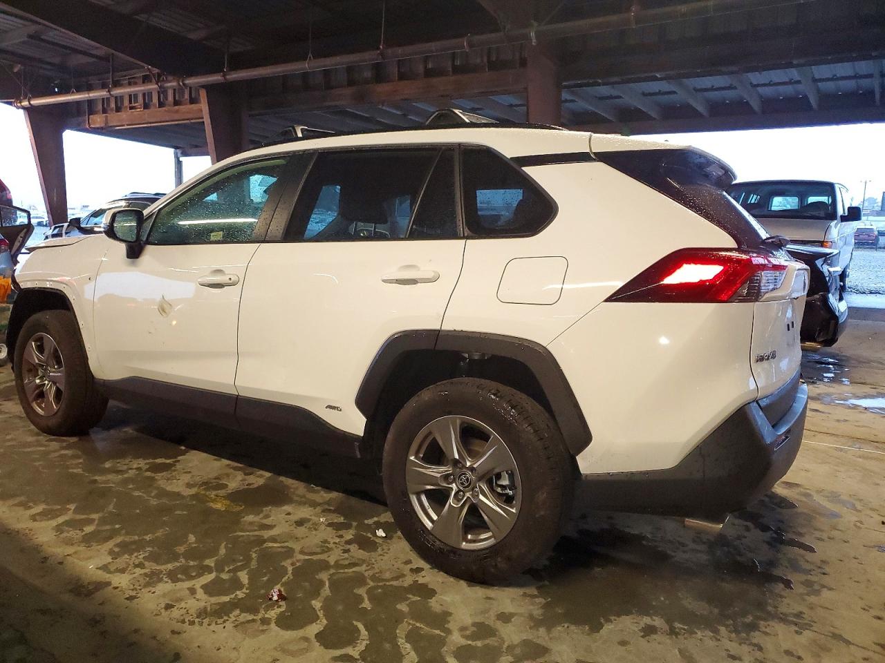 2025 TOYOTA RAV4 XLE photo 2