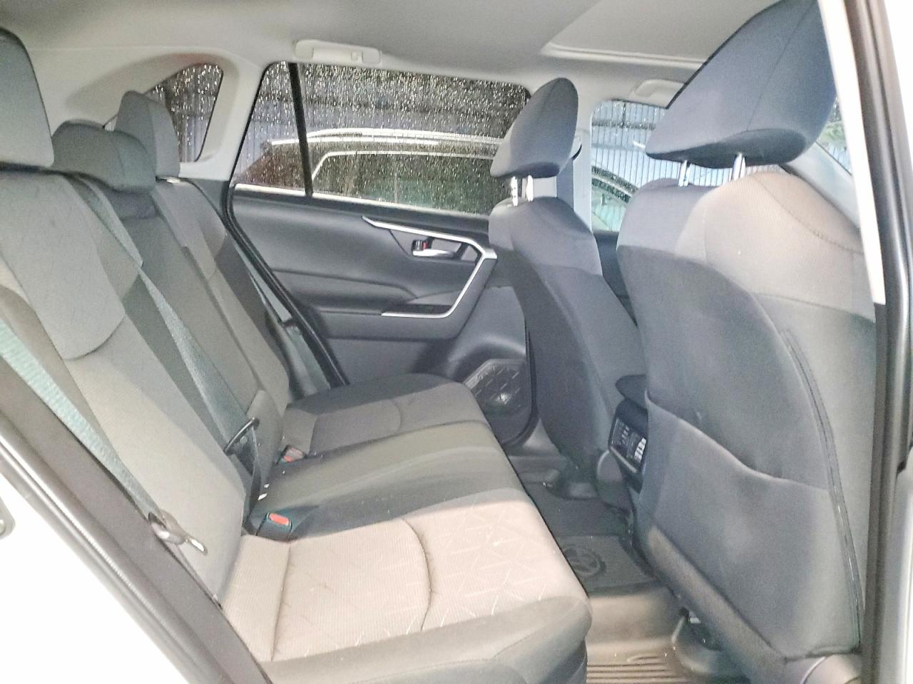 2025 TOYOTA RAV4 XLE photo 11