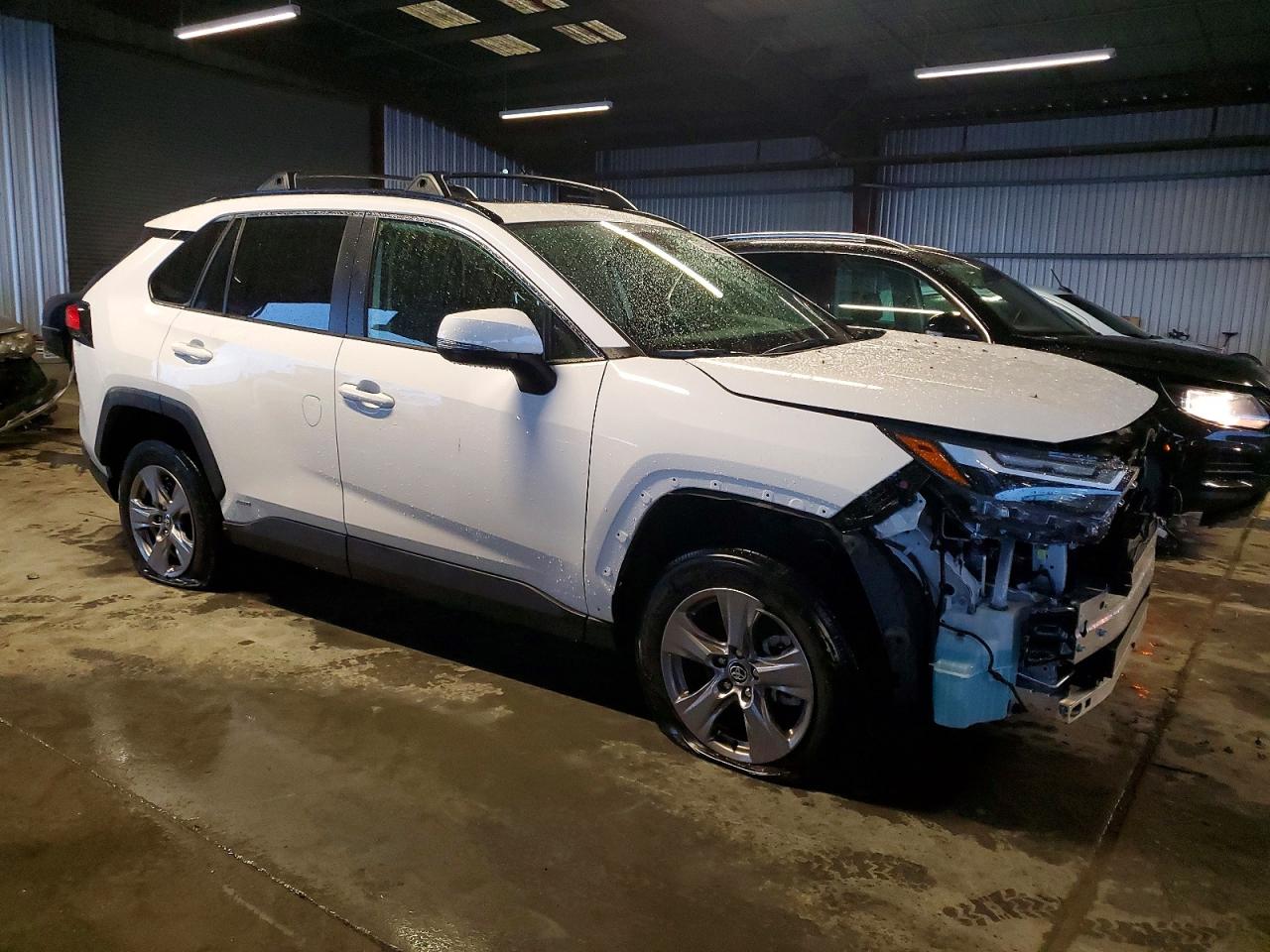 2025 TOYOTA RAV4 XLE photo 4