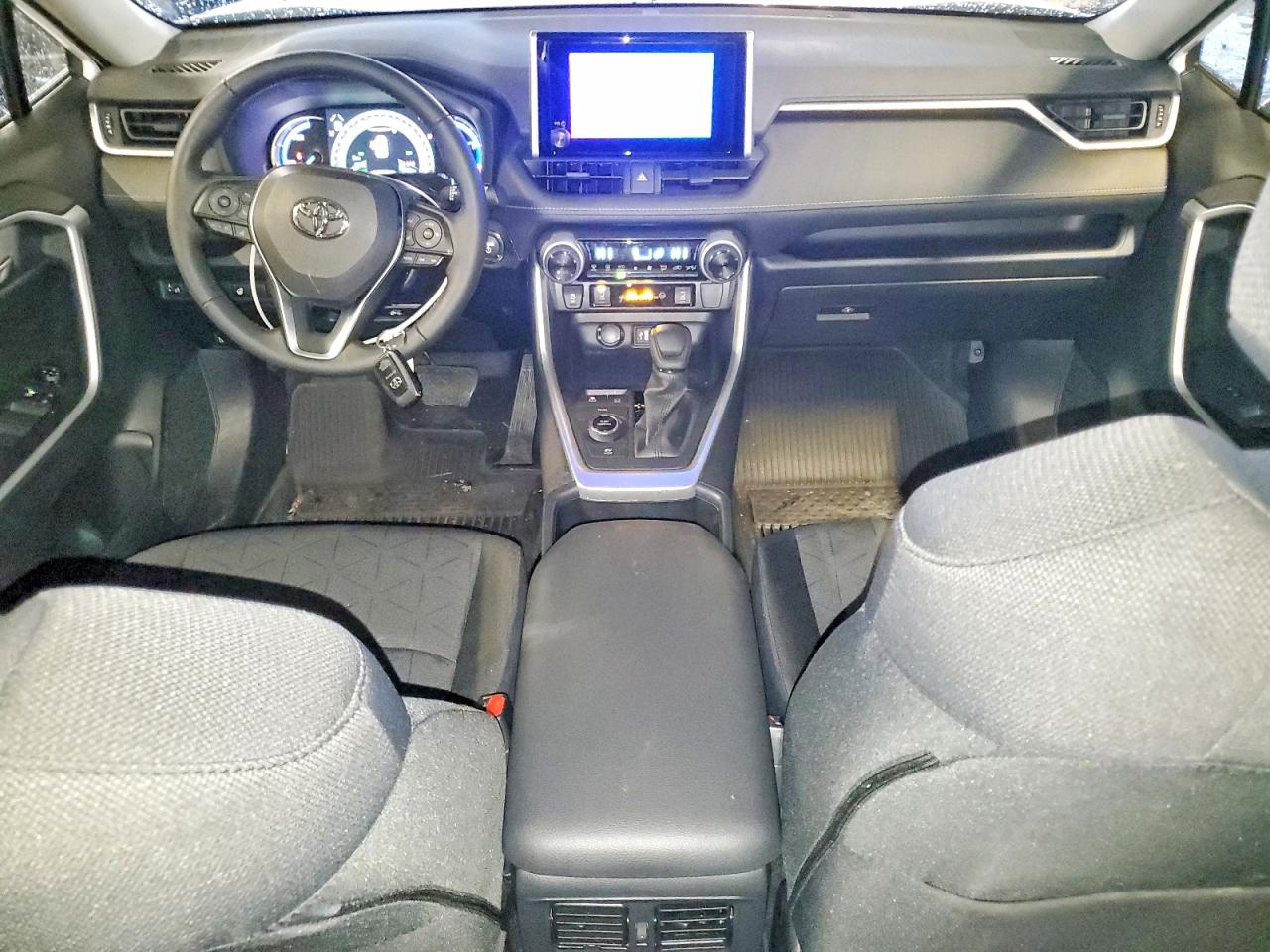 2025 TOYOTA RAV4 XLE photo 8