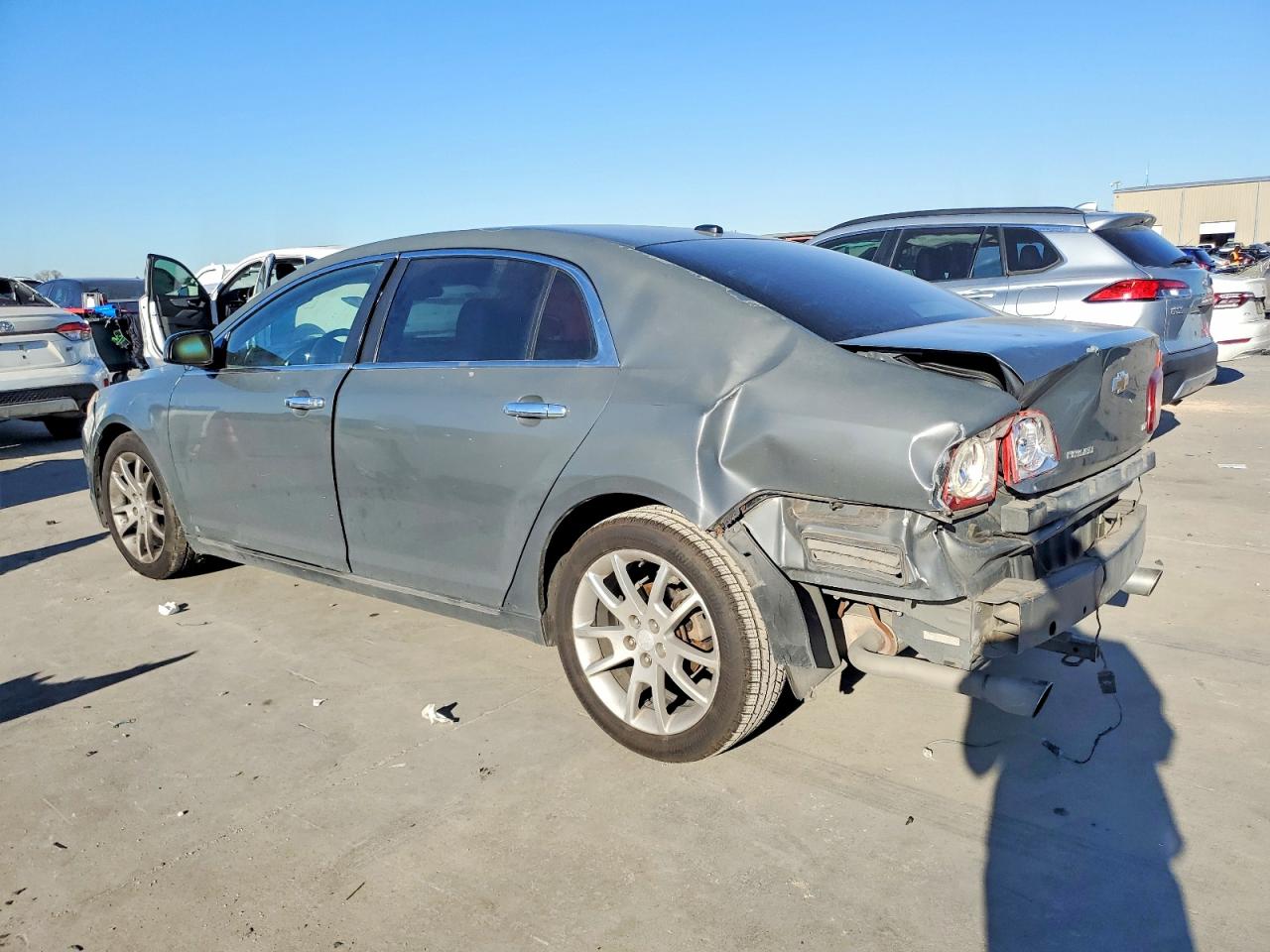 2009 CHEVROLET MALIBU LTZ photo 3