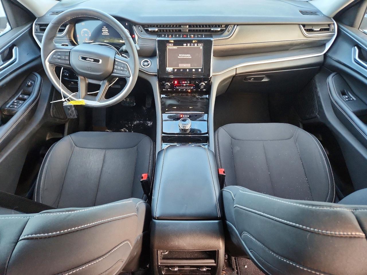 2023 JEEP GRAND CHEROKEE LAREDO photo 8