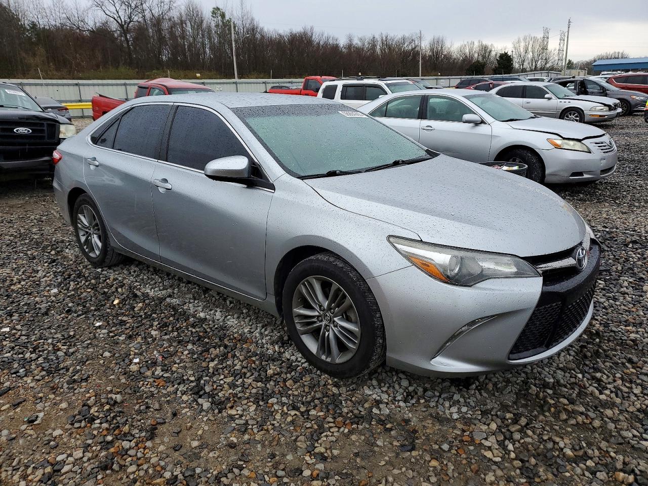 2015 TOYOTA CAMRY LE photo 4