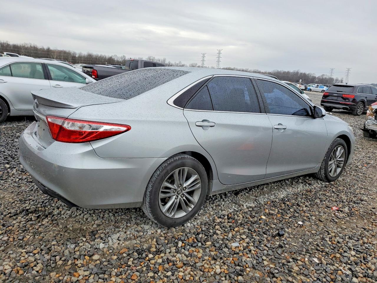 2015 TOYOTA CAMRY LE photo 3