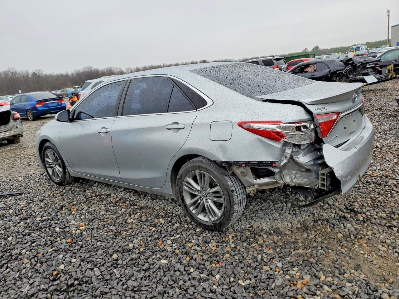 2015 TOYOTA CAMRY LE photo 2