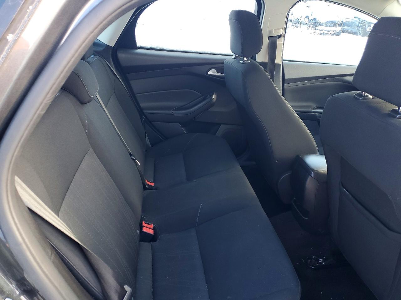 2018 FORD FOCUS SE photo 19