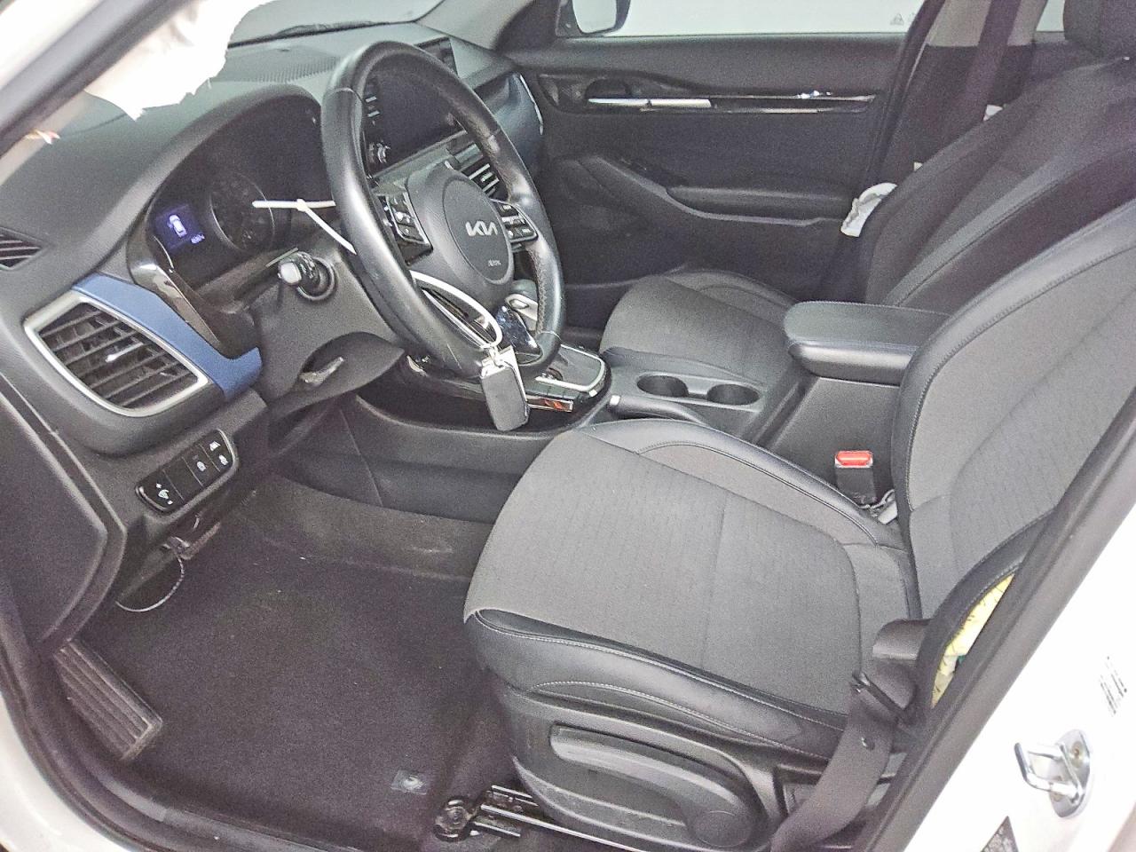 2023 KIA SELTOS S photo 13