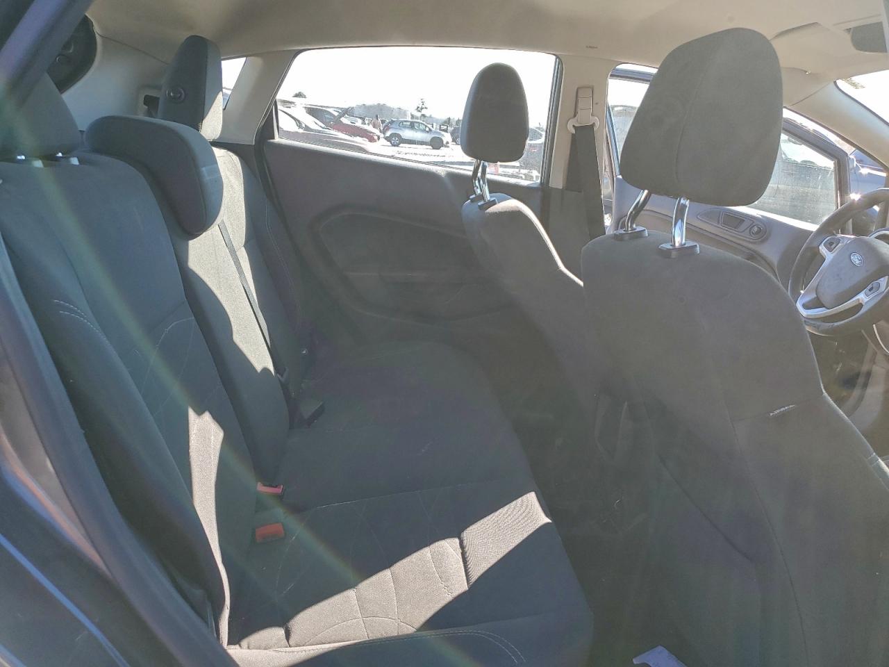 2018 FORD FIESTA SE photo 10