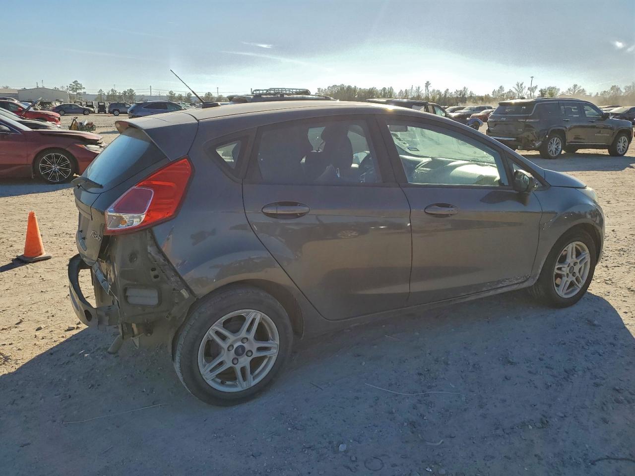 2018 FORD FIESTA SE photo 3