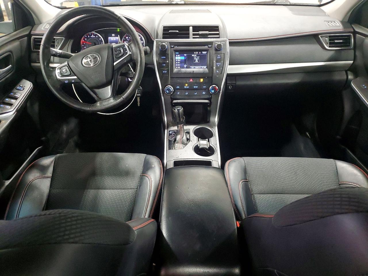 2017 TOYOTA CAMRY LE photo 8