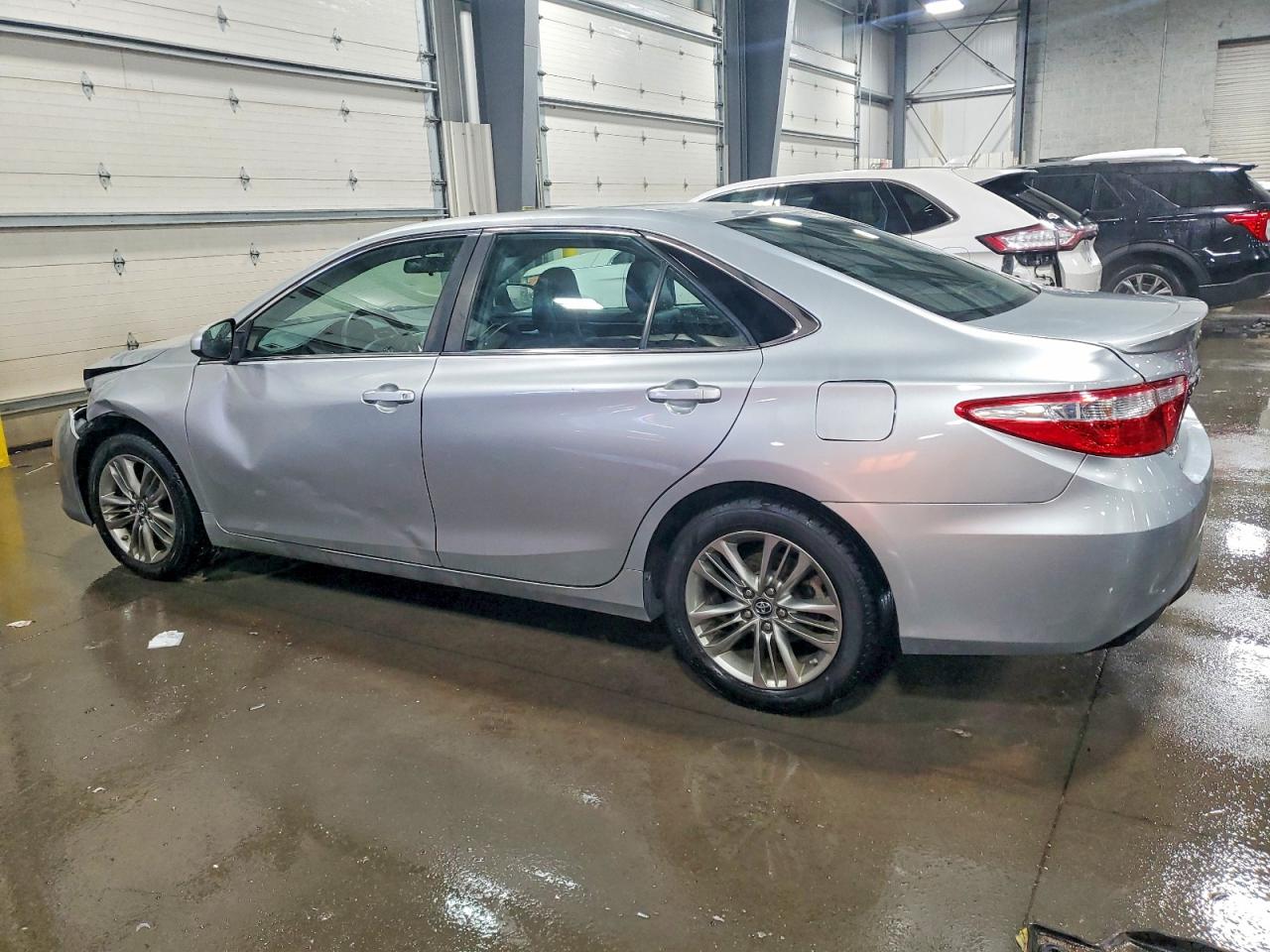2017 TOYOTA CAMRY LE photo 2