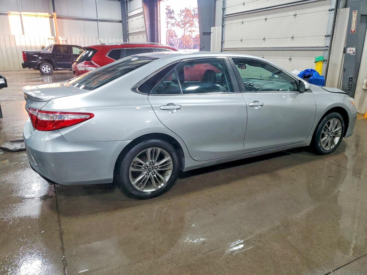 2017 TOYOTA CAMRY LE photo 3