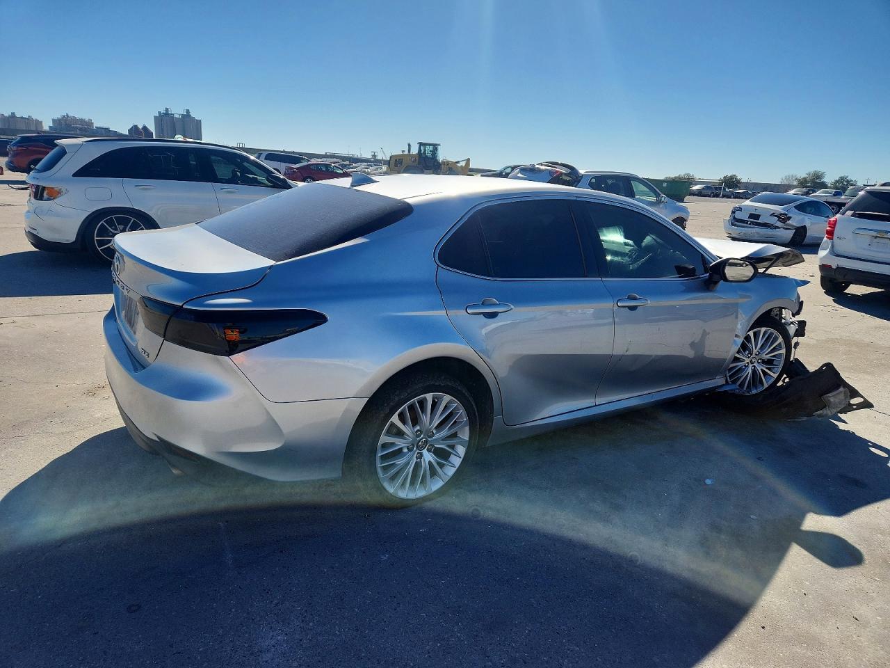 2019 TOYOTA CAMRY L photo 3