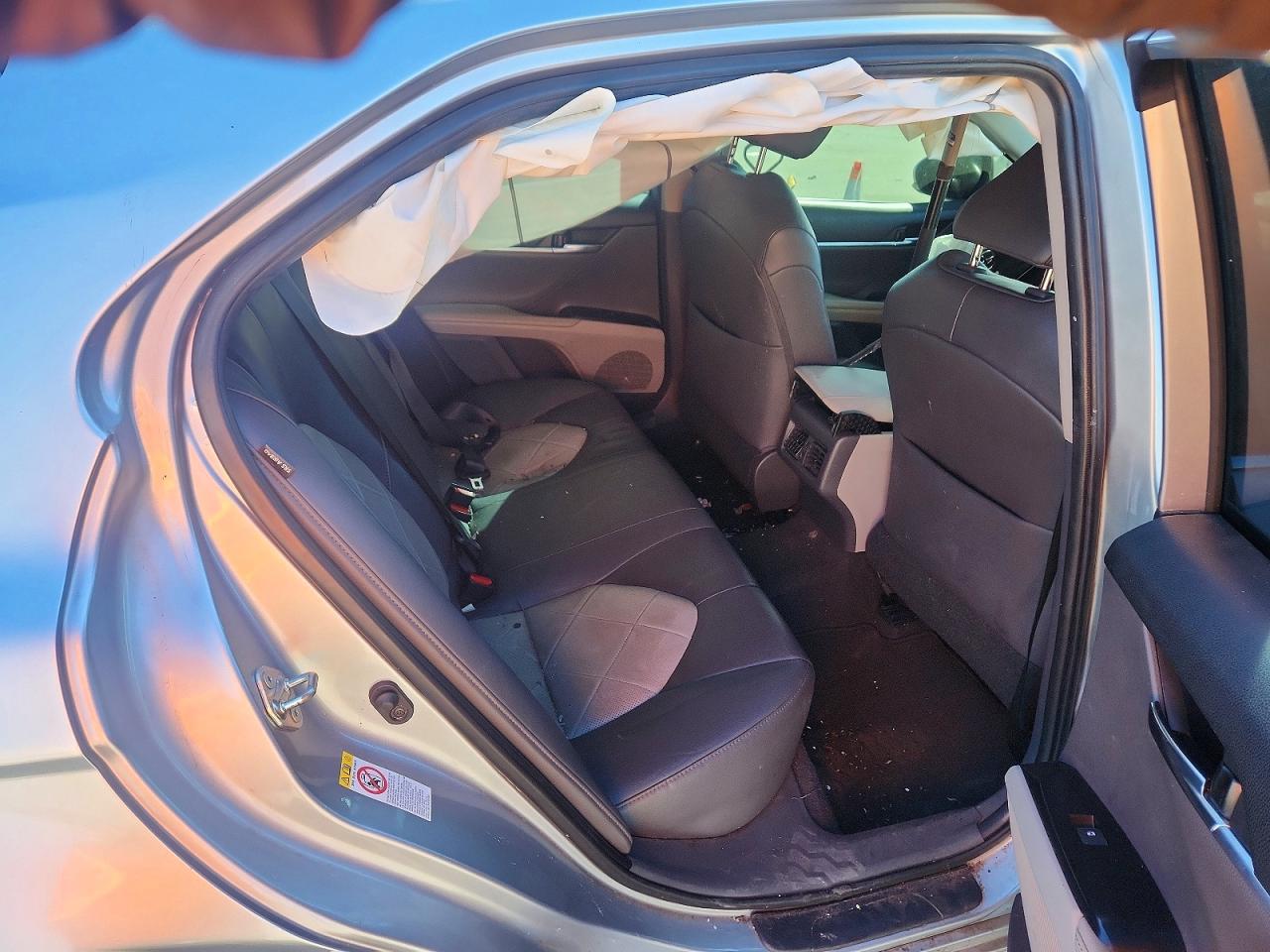 2019 TOYOTA CAMRY L photo 10
