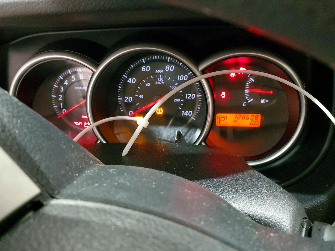 2012 NISSAN VERSA S photo 9