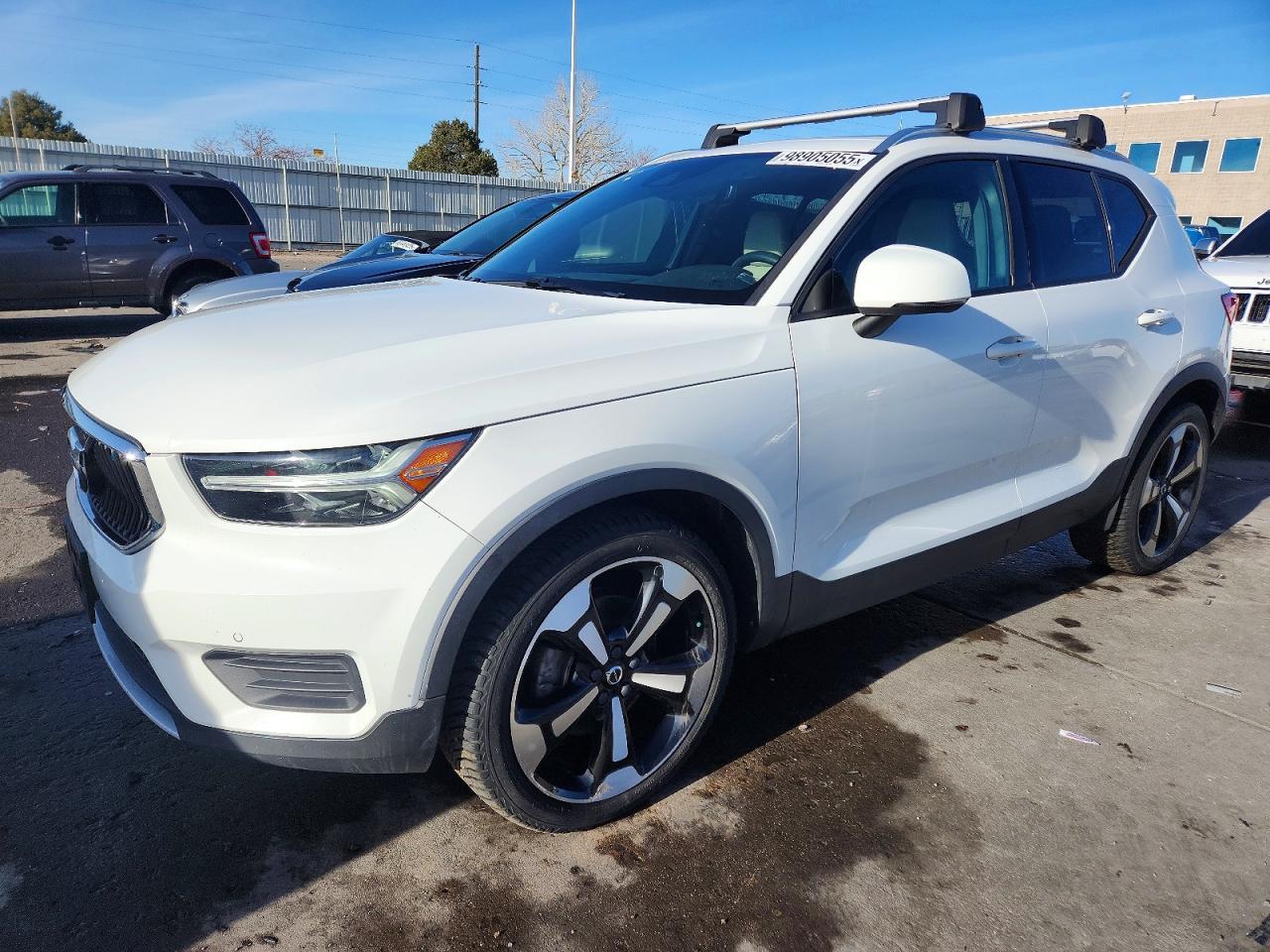 2020 VOLVO XC40