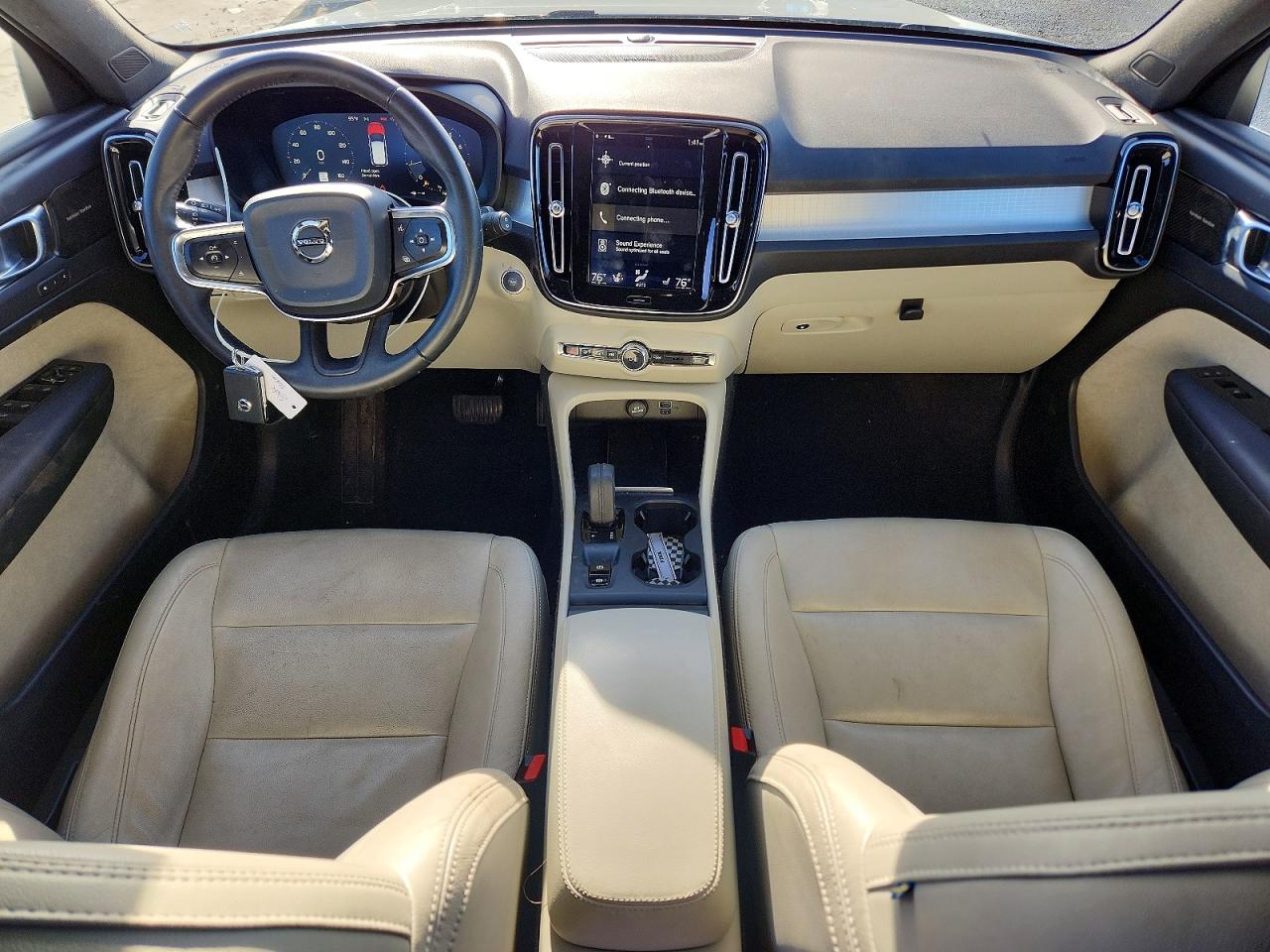 2020 VOLVO XC40 T5 MOMENTUM photo 8