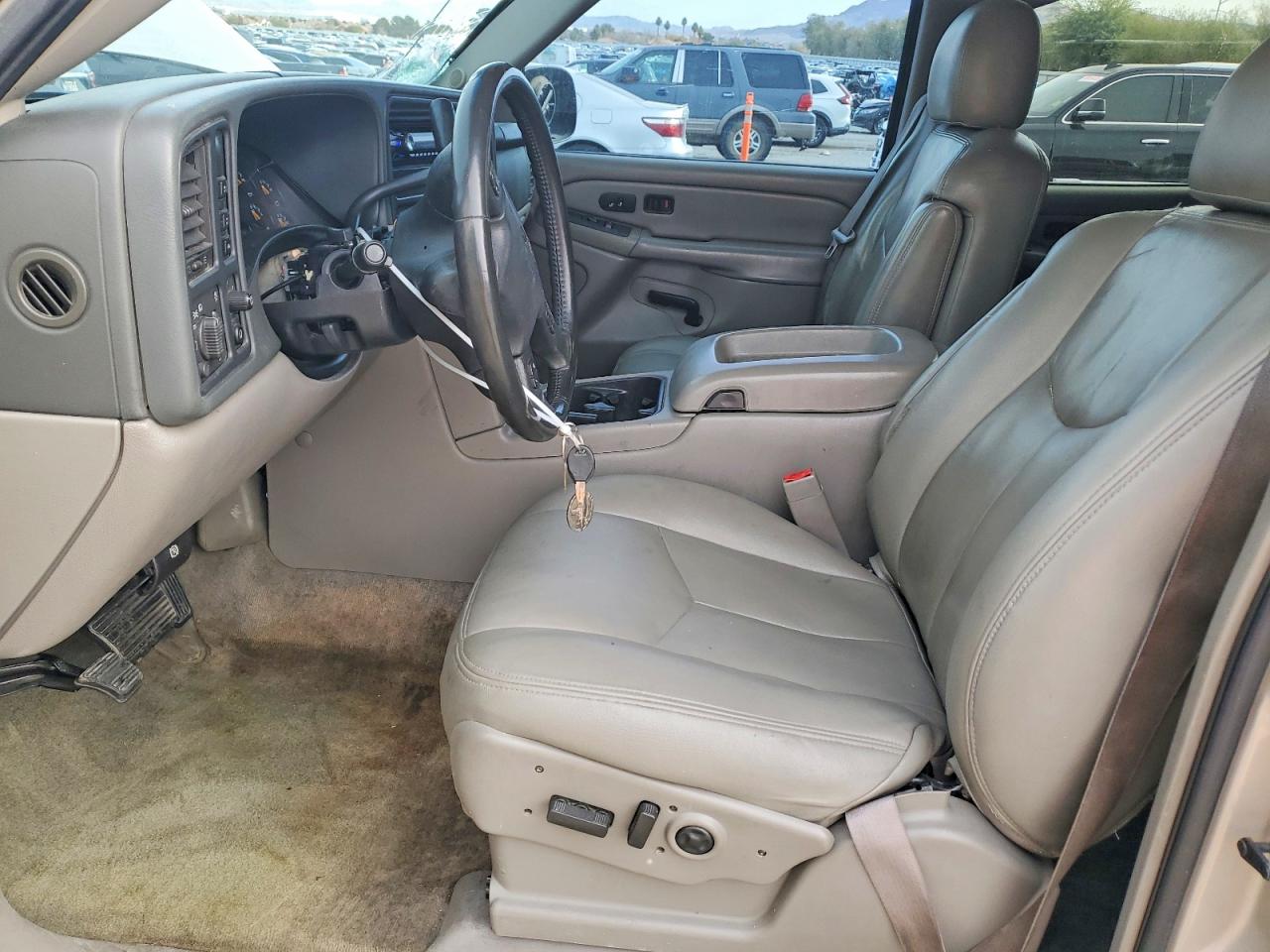 2004 GMC YUKON photo 7