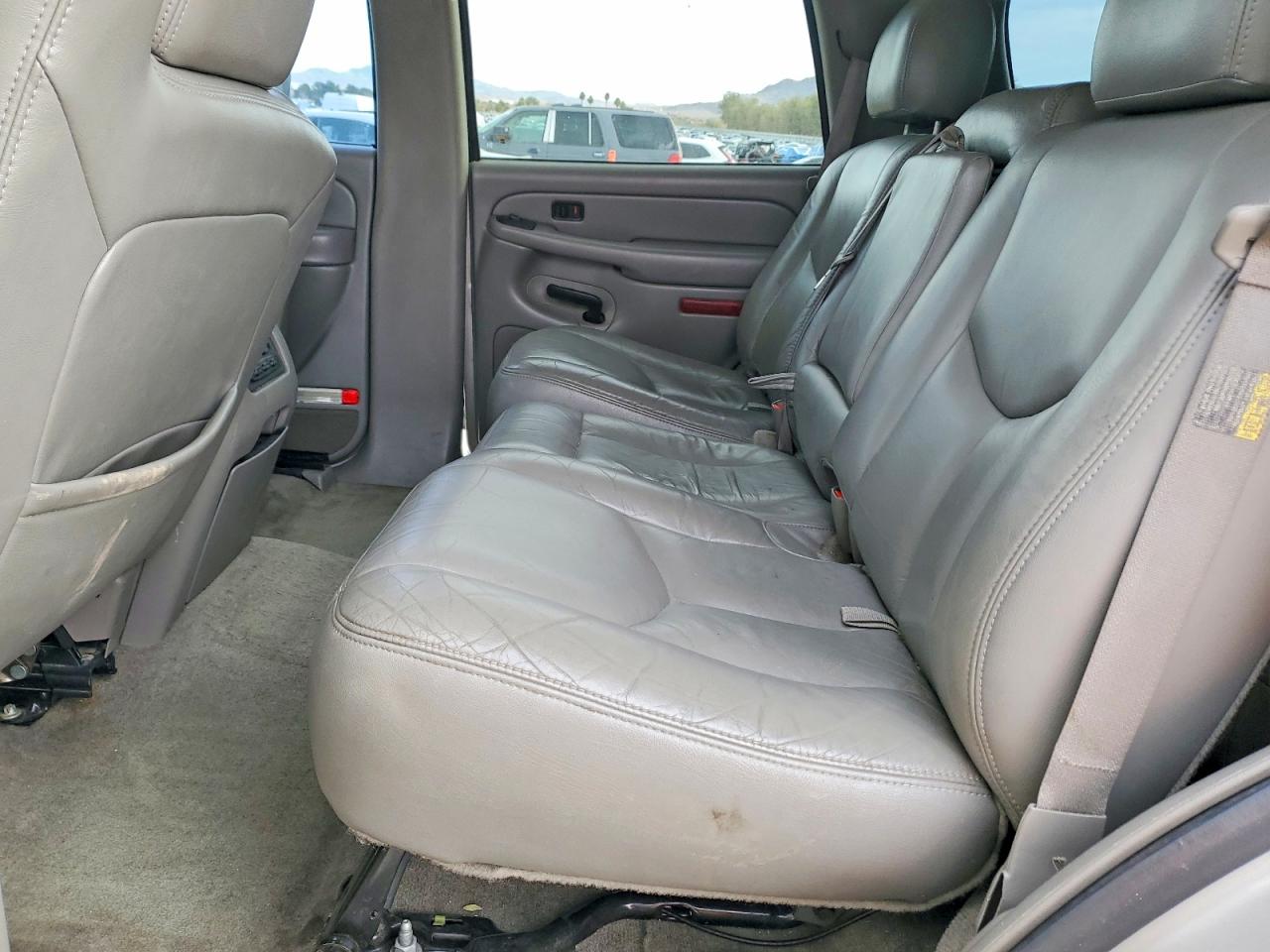 2004 GMC YUKON photo 11