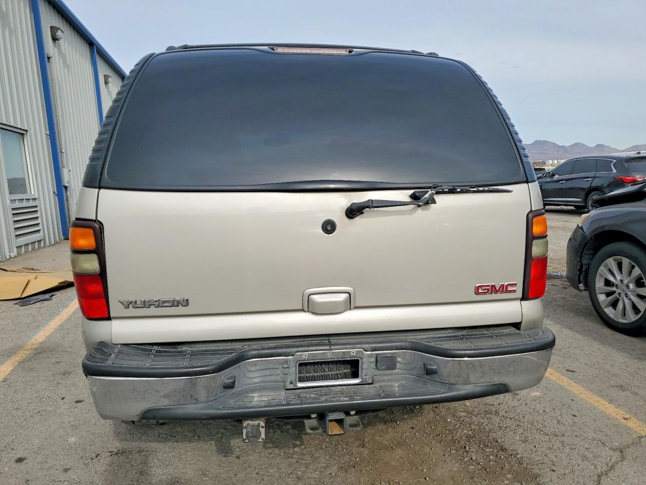 2004 GMC YUKON photo 6