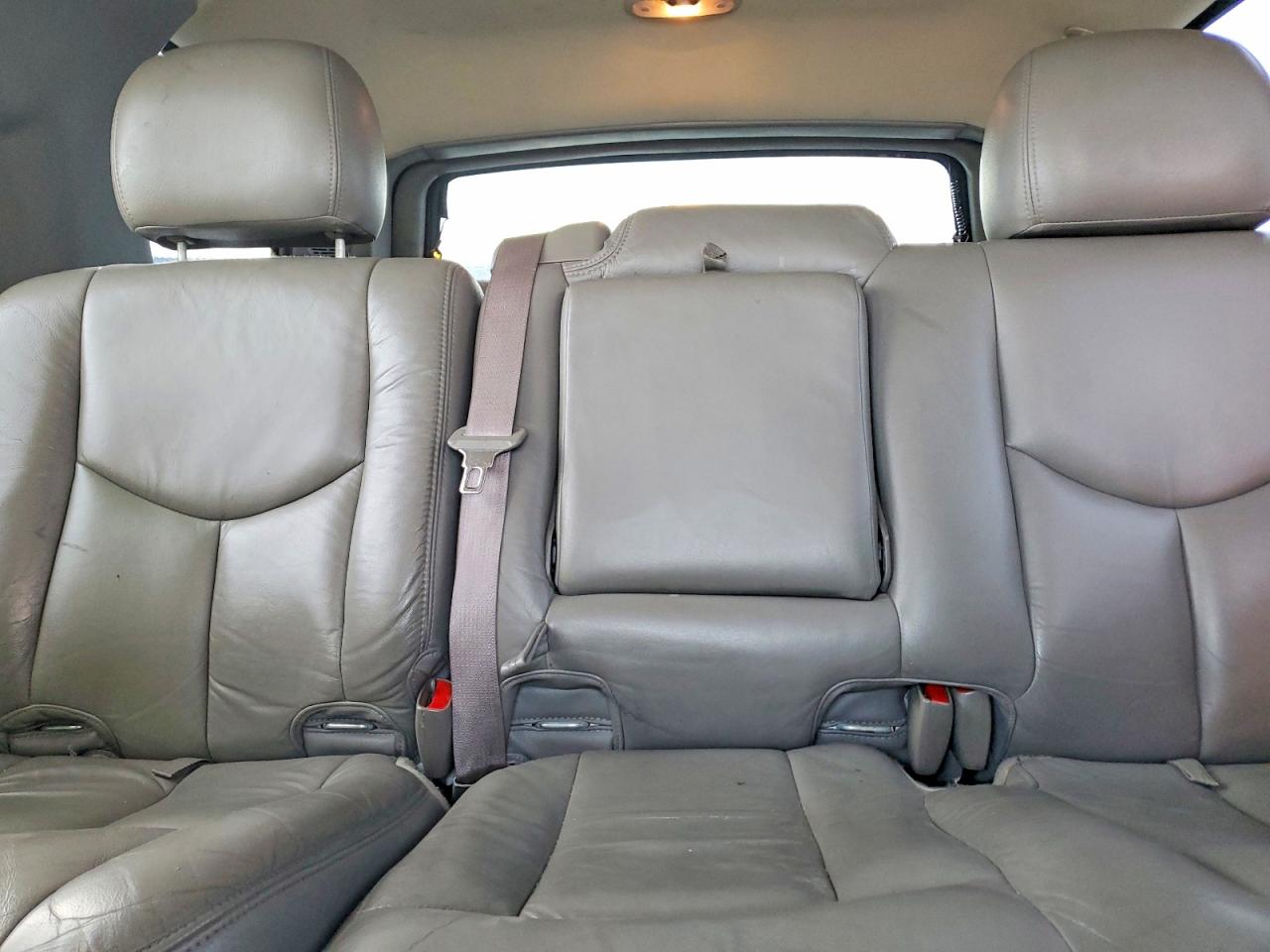 2004 GMC YUKON photo 10