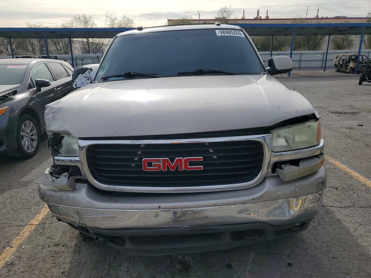 2004 GMC YUKON photo 5