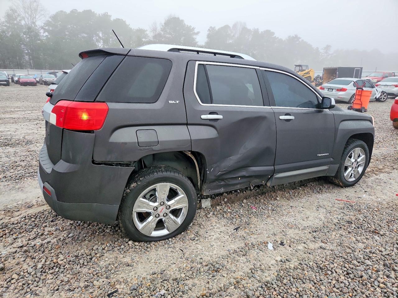 2015 GMC TERRAIN SLT photo 3
