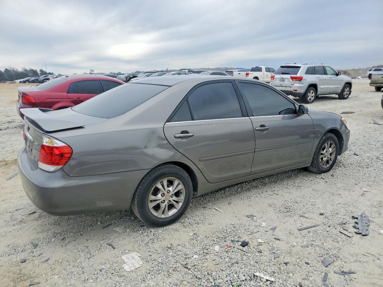 2005 TOYOTA CAMRY LE photo 3