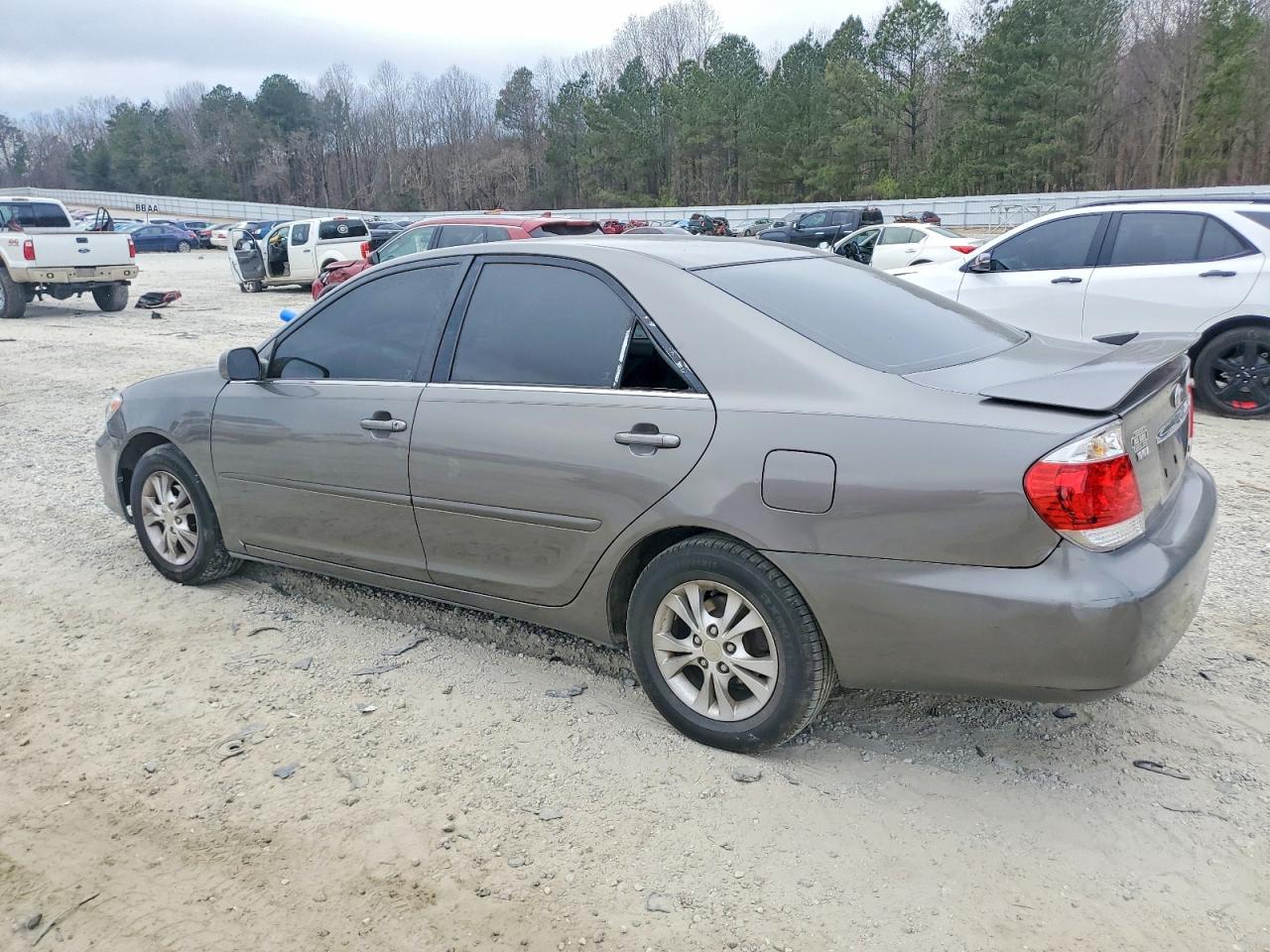 2005 TOYOTA CAMRY LE photo 2