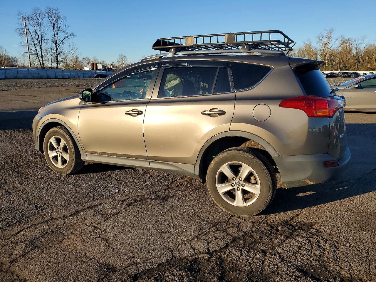 2015 TOYOTA RAV4 XLE photo 2