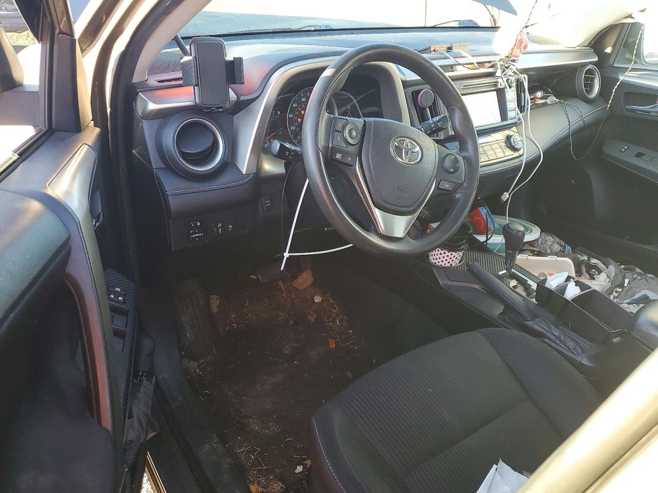 2015 TOYOTA RAV4 XLE photo 8
