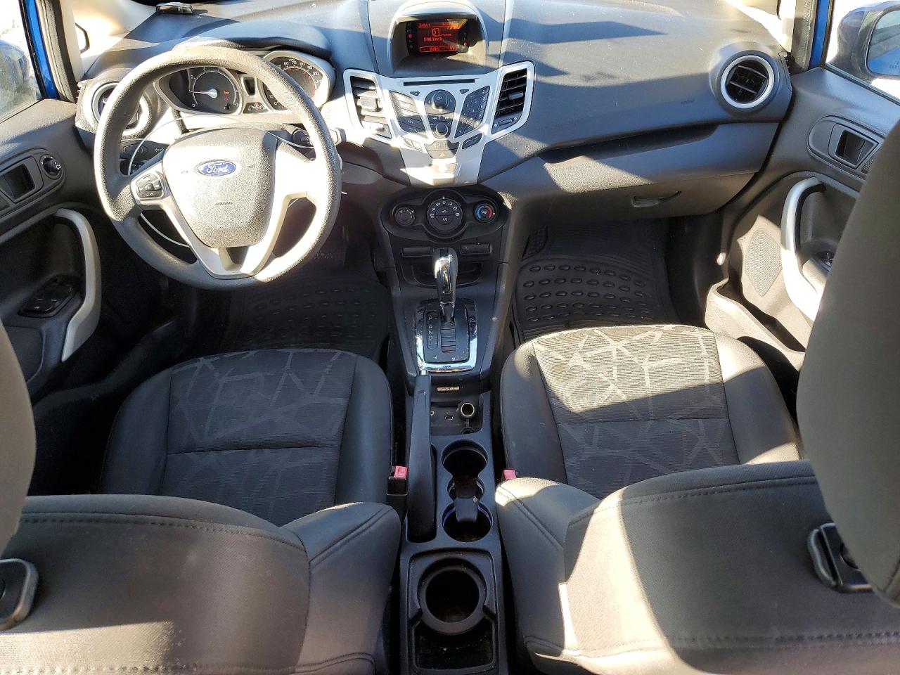 2011 FORD FIESTA SE photo 8