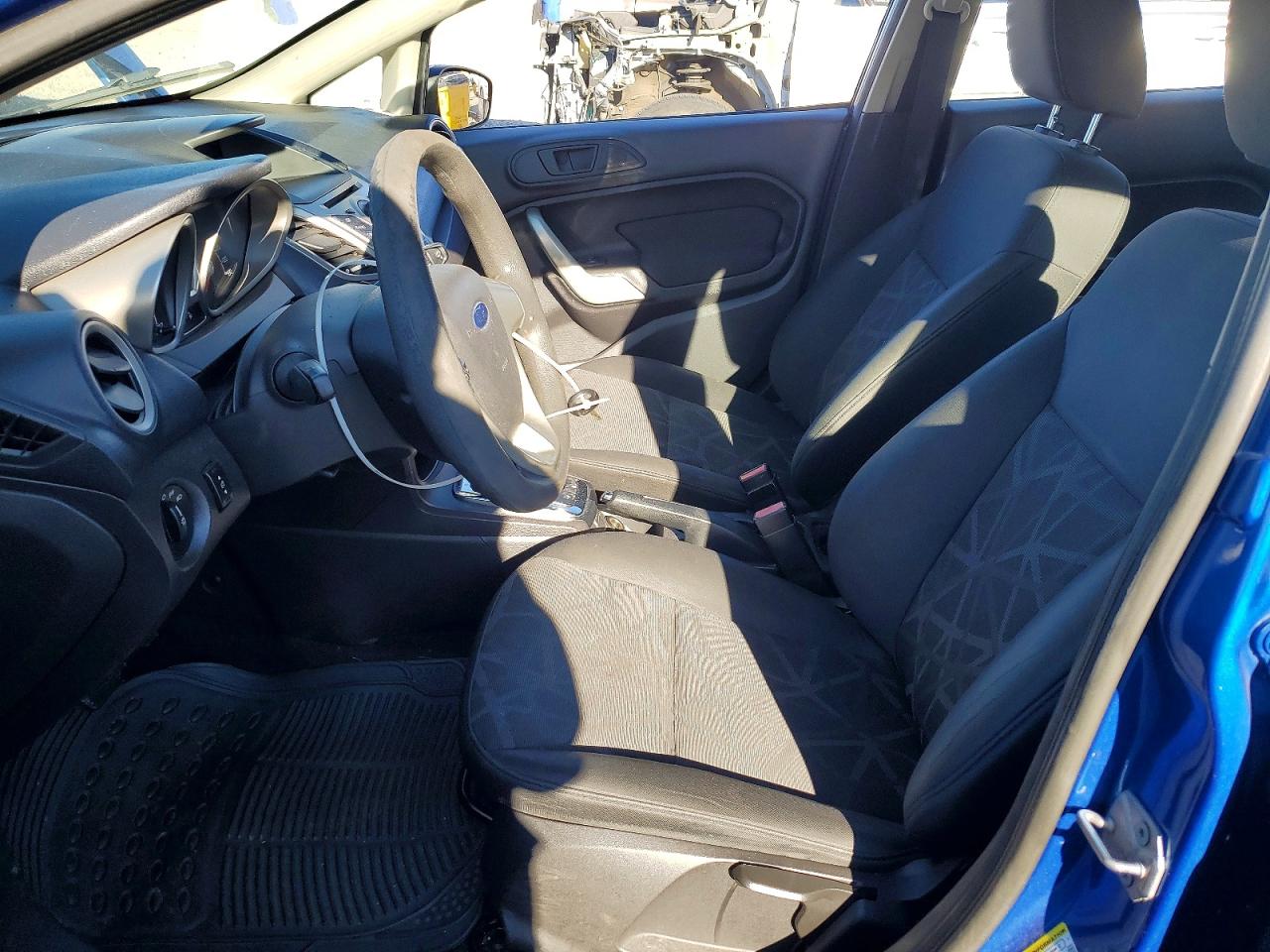 2011 FORD FIESTA SE photo 7